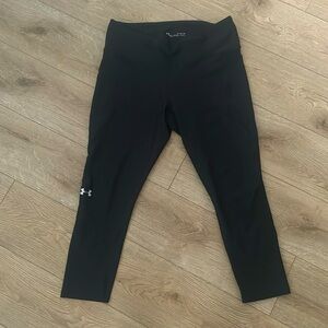 Under Armour compression leggings with pockets.